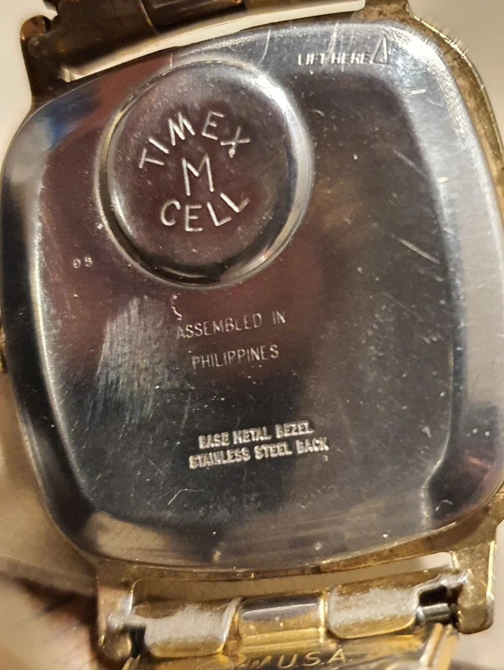 10/$20 Vtg Timex Q Goldtone Stainless Steel Men's Watch For Parts Or Repair